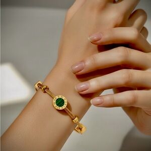 Water proof tarnish free Elegant Gold and Green Bracelet